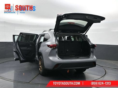 Used 2023 Toyota Highlander Bronze Edition AWD/4WD image 59