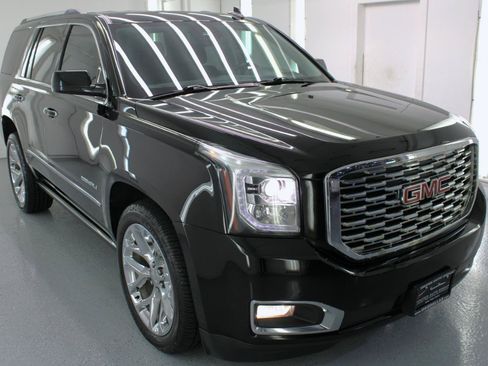Used 2020 GMC Yukon Denali w/ Denali Premium Package AWD/4WD image 11