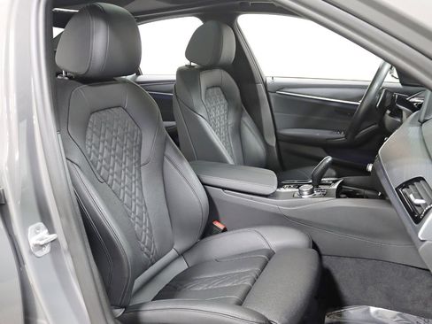 Used 2022 BMW 530i xDrive w/ M Sport Package image 29