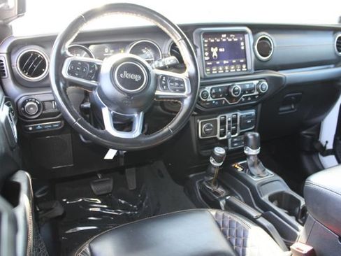 Used 2023 Jeep Wrangler Unlimited Sahara AWD/4WD image 16