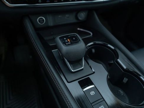 Used 2022 Nissan Rogue Platinum w/ Head-Up Display Package image 38