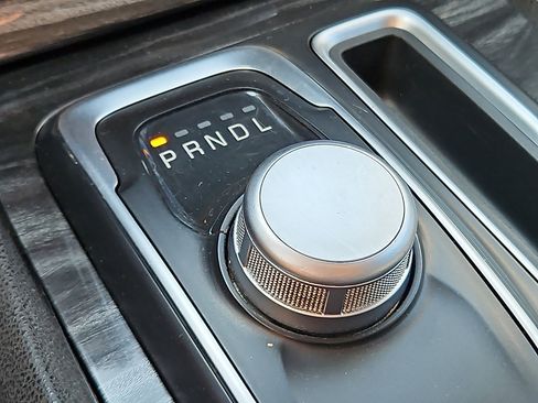 Used 2018 Chrysler 300 Touring image 29