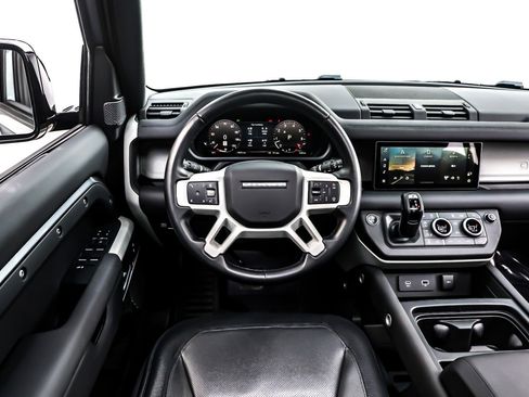 Used 2024 Land Rover Defender 110 X-Dynamic SE image 5