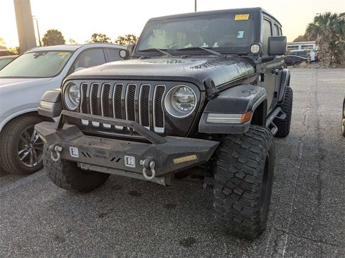 Used 2018 Jeep Wrangler Unlimited Sahara image 2
