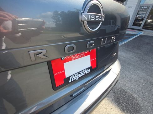 Used 2025 Nissan Rogue SV AWD/4WD image 12