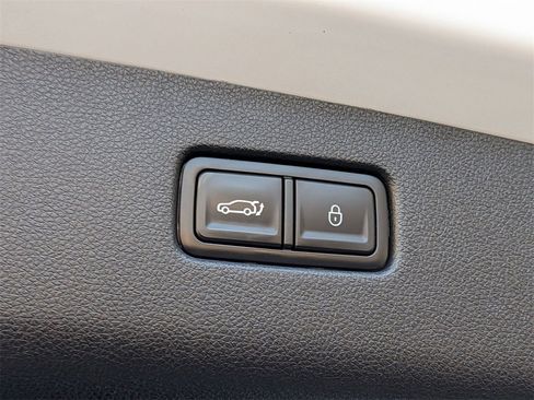 Used 2022 Genesis GV70 2.5T w/ Advanced Package image 9