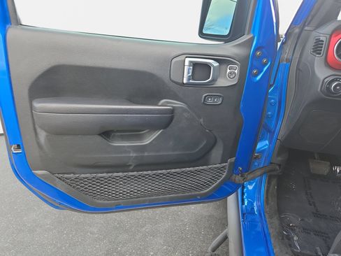 Used 2021 Jeep Wrangler Unlimited Rubicon w/ Cold Weather Group AWD/4WD image 36