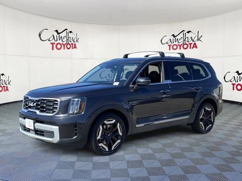 Used 2025 Kia Telluride S image 2