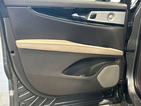 Used 2023 Lincoln Nautilus Reserve w/ Equipment Group 202A image 14