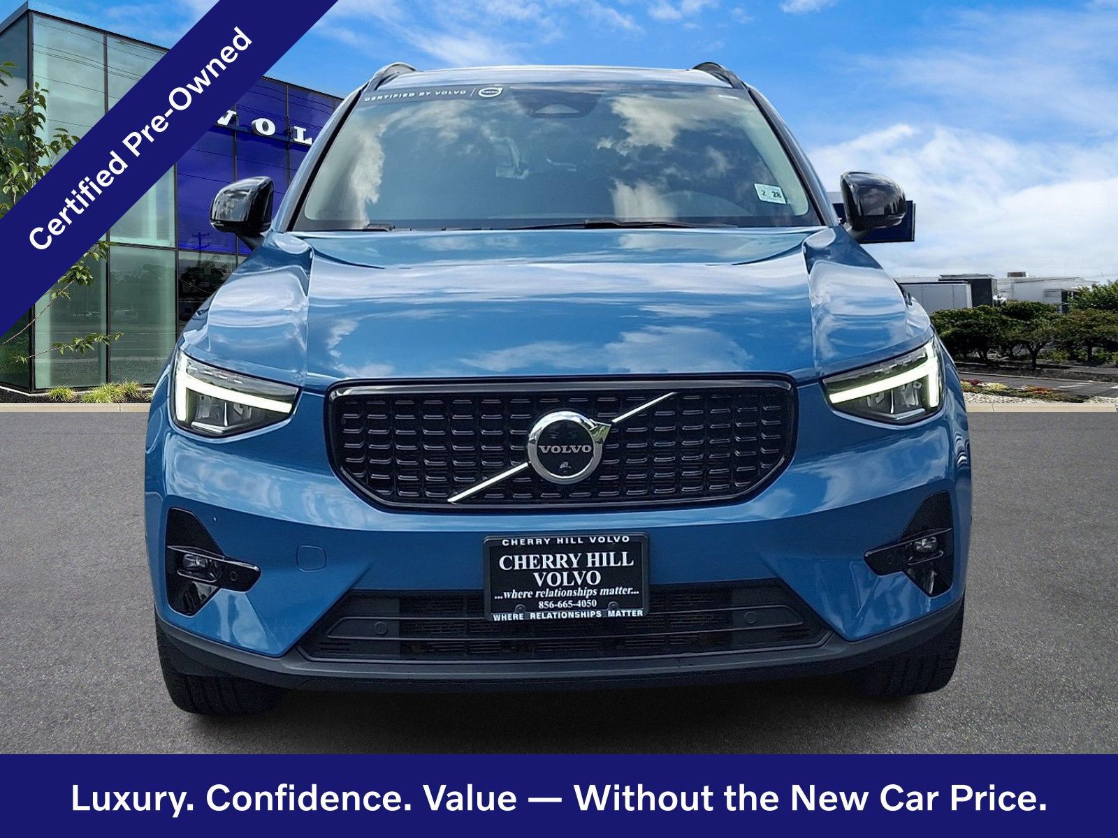 Certified 2023 Volvo XC40 B5 Plus w/ Driver Assist Package AWD/4WD image 2