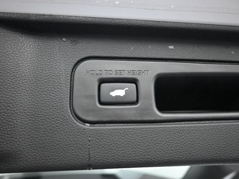 Used 2024 Honda Pilot Touring image 24