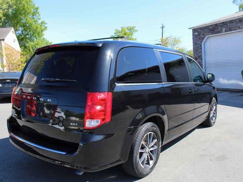 Used 2016 Dodge Grand Caravan SXT image 5