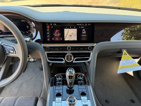 New 2025 Bentley Flying Spur Plug-In Hybrid image 4