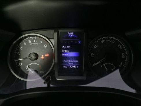 Used 2019 Toyota Tacoma TRD Off-Road AWD/4WD image 28