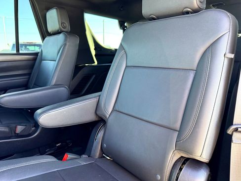 Used 2022 Chevrolet Tahoe Z71 w/ Luxury Package image 19