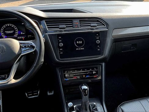 Used 2022 Volkswagen Tiguan SE R-Line image 18