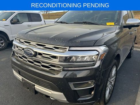 Used 2022 Ford Expedition Platinum image 3