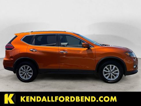 Used 2018 Nissan Rogue SV w/ Premium Package AWD/4WD image 4