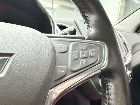 Used 2018 Chevrolet Equinox LT image 17