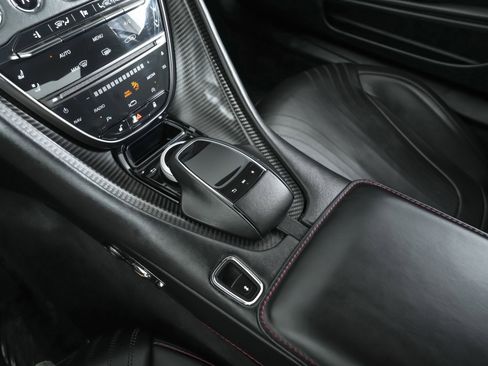 Used 2019 Aston Martin DB11 Coupe RWD image 20