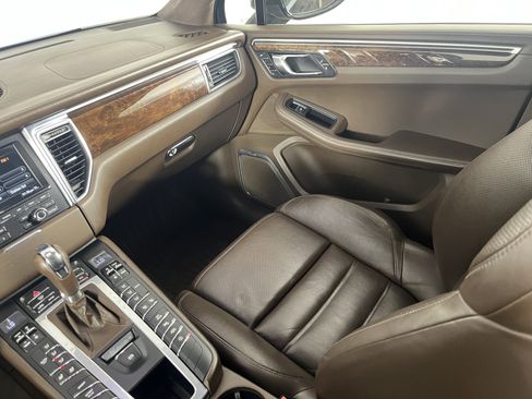 Used 2016 Porsche Macan Turbo AWD/4WD image 11