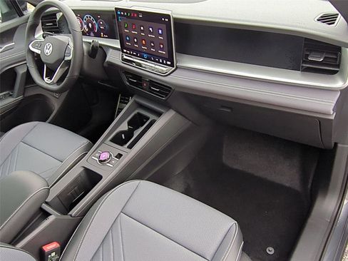 New 2026 Volkswagen Tiguan SE R-Line image 19