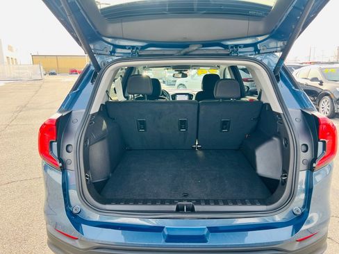 Used 2024 GMC Terrain SLE w/ Driver Convenience Package image 34