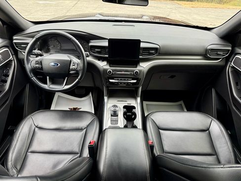 Used 2020 Ford Explorer XLT w/ Equipment Group 202A image 7