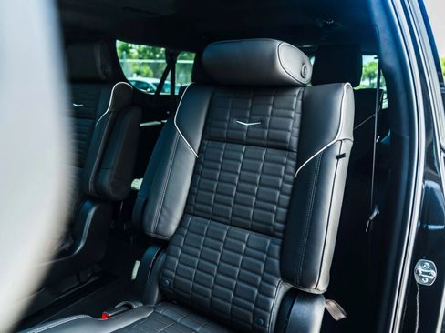 Used 2026 Cadillac Escalade ESV V w/ LPO, ONYX Package AWD/4WD image 19