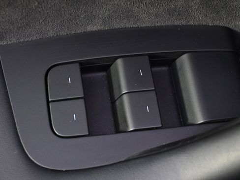 Used 2023 Tesla Model Y Performance image 24