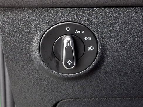 Certified 2025 Volkswagen Taos SE AWD/4WD image 27
