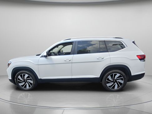 Used 2024 Volkswagen Atlas SEL AWD/4WD image 2