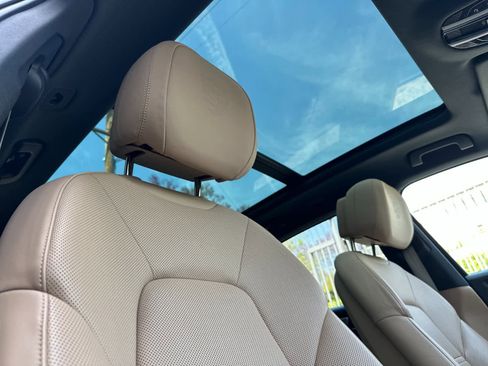 Certified 2023 Porsche Cayenne AWD/4WD image 18
