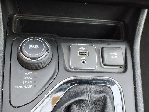Used 2020 Jeep Cherokee Limited AWD/4WD image 32