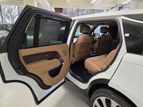 New 2026 Land Rover Range Rover Long Wheelbase SE AWD/4WD image 17