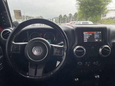 Used 2014 Jeep Wrangler Unlimited Sahara w/ Connectivity Group AWD/4WD image 13