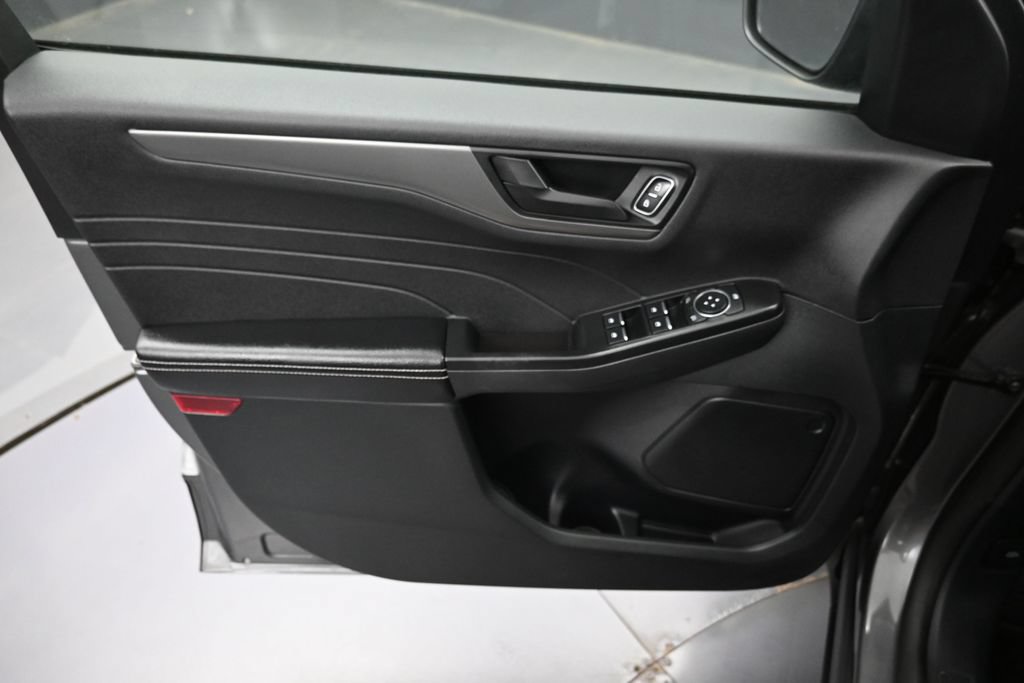 Used 2025 Ford Escape Active AWD/4WD image 25