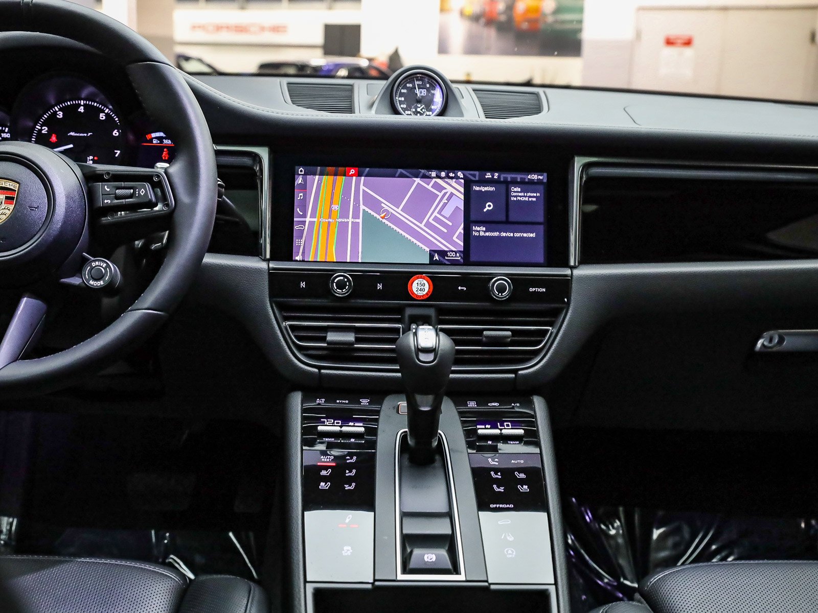 Certified 2025 Porsche Macan Turbo AWD/4WD image 17