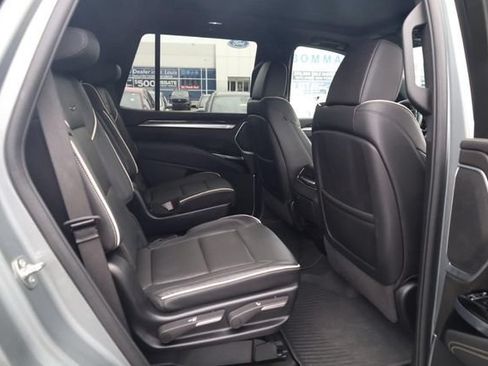 Used 2026 Cadillac Escalade Luxury w/ LPO, Floor Liner Package AWD/4WD image 21