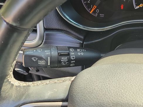 Used 2019 Jeep Grand Cherokee Limited AWD/4WD image 28