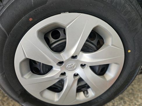 Used 2020 Toyota RAV4 LE w/ All Weather Liner Package AWD/4WD image 27