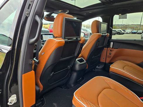 New 2026 Chrysler Pacifica Pinnacle image 27