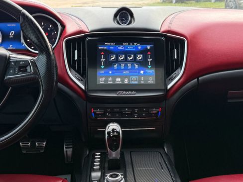 Used 2018 Maserati Ghibli image 26