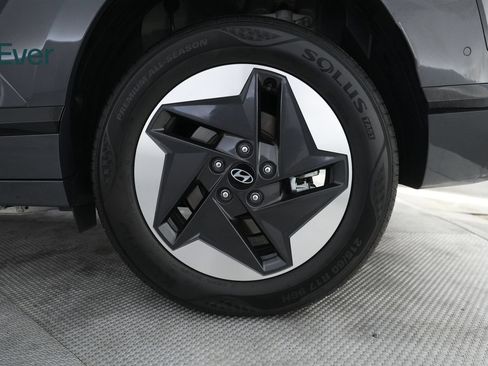 Used 2024 Hyundai Kona Limited FWD image 9