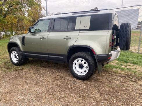 Used 2023 Land Rover Defender 110 S image 13
