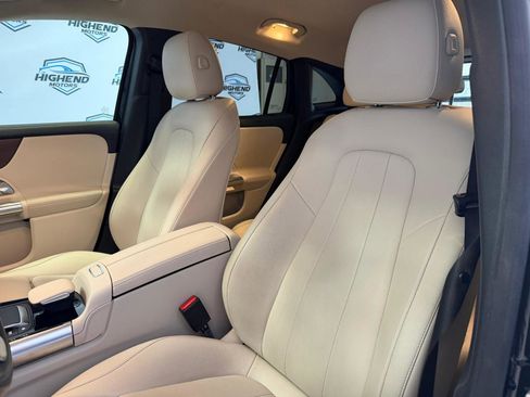 Used 2021 Mercedes-Benz GLA 250 4MATIC w/ Premium Package image 16