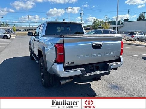 Used 2024 Toyota Tacoma TRD Off-Road w/ TRD Off Road Premium Package AWD/4WD image 11