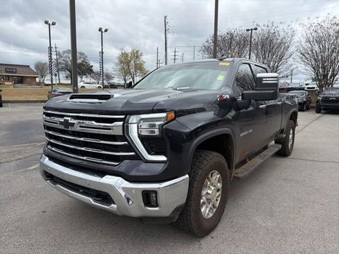 Used 2024 Chevrolet Silverado 2500 LTZ w/ LTZ Convenience Package image 8