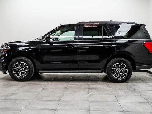 Used 2024 Ford Expedition XLT AWD/4WD image 8