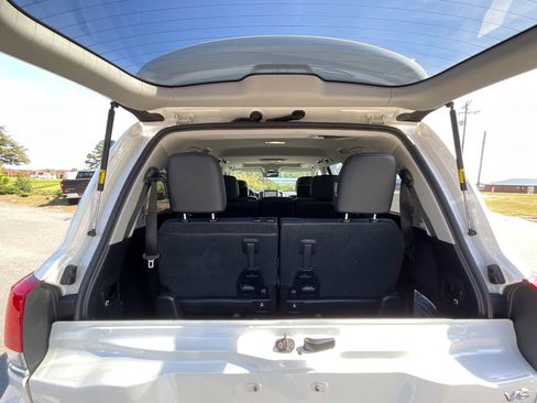 Used 2016 Toyota Land Cruiser image 31